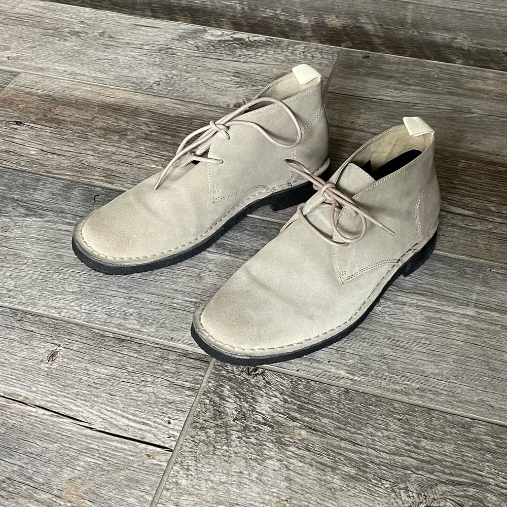 Banana Republic Tan Chukka Boots Suede Minimalist Design